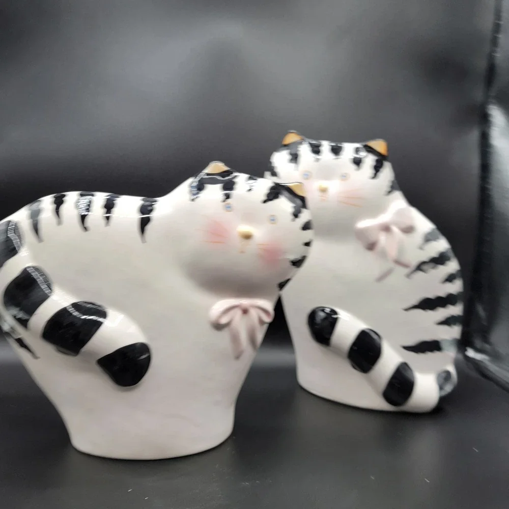 Vtg Ceramic Flat Cat Figurines 1991 Black & White Striped Pink Bow Hand Painted